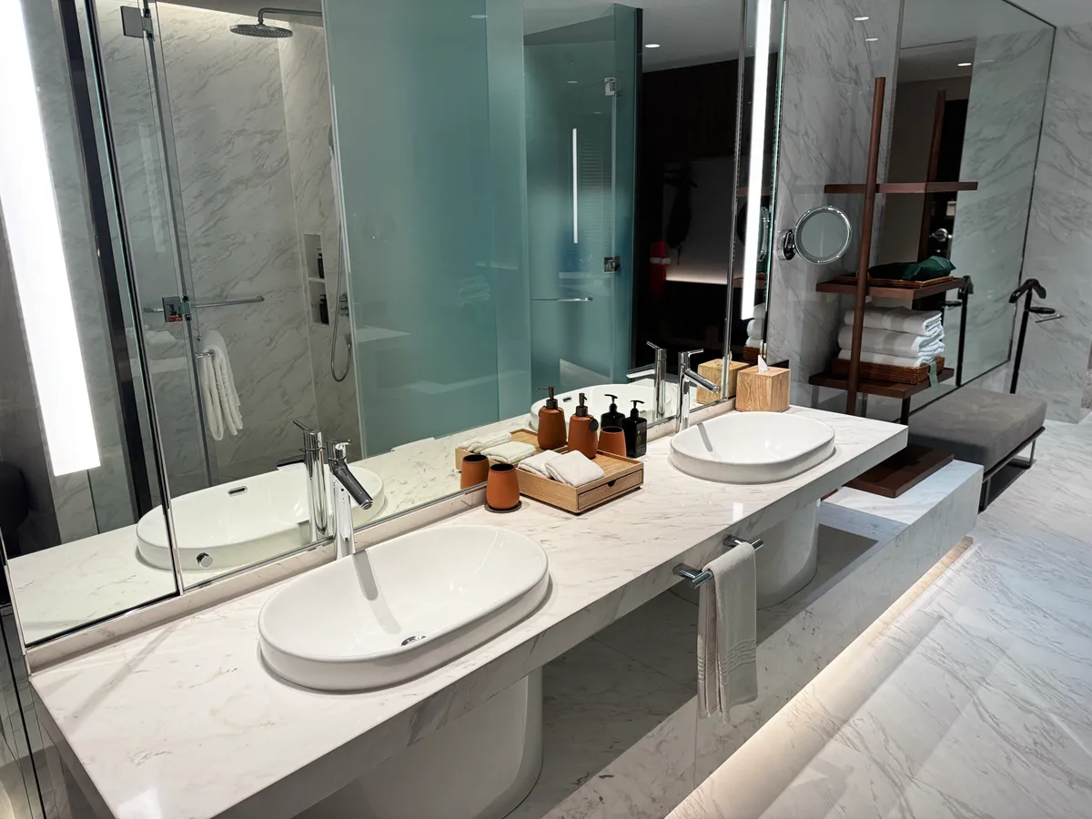 Kimpton Maa-Lai Bangkok Premium Twin Room